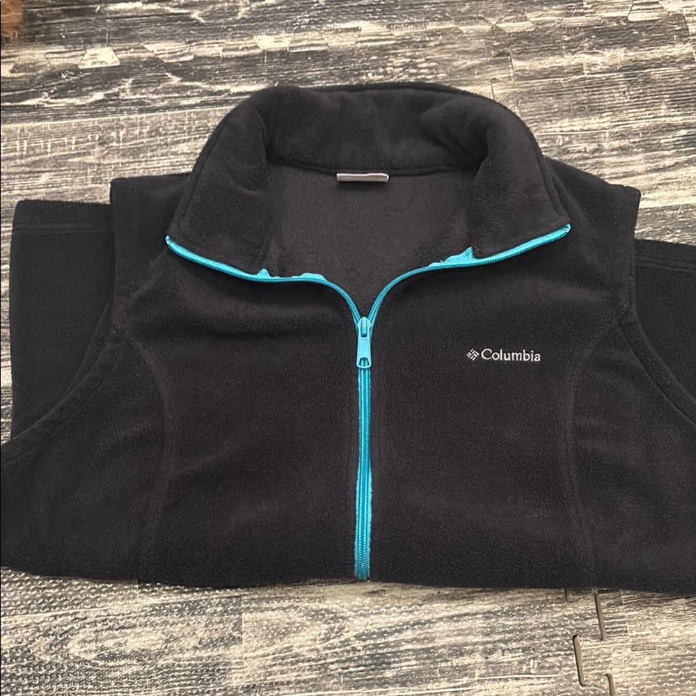 Columbia Black Fleece Vest with Blue Accents